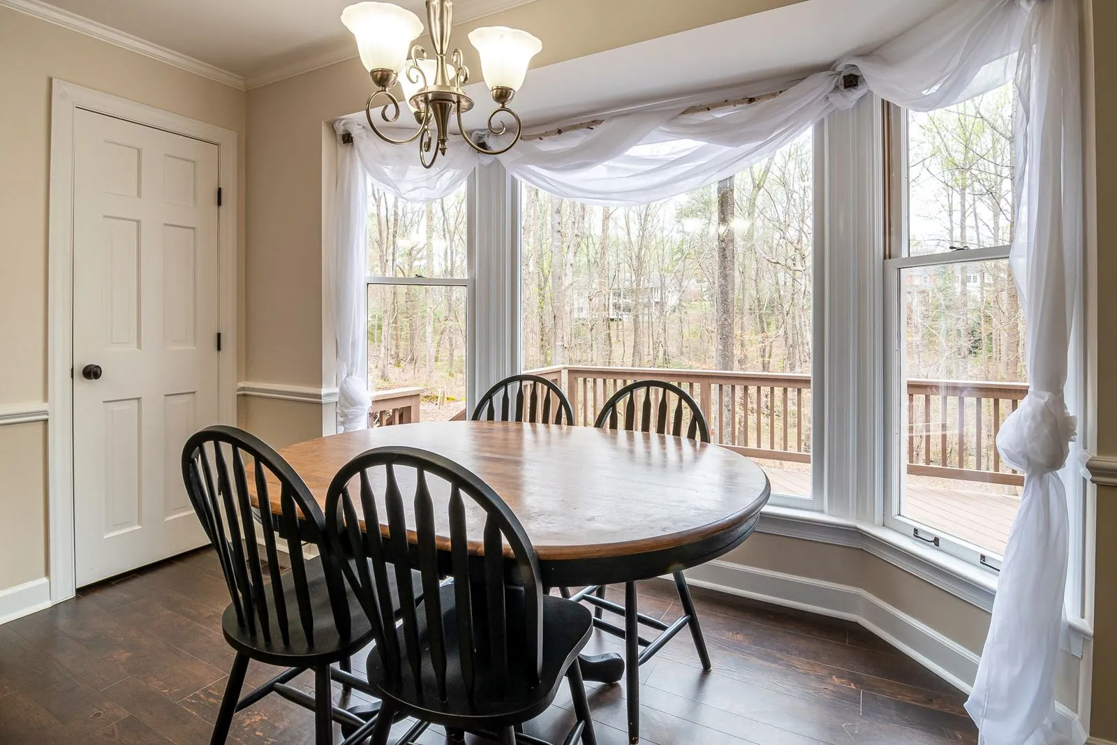 Signs Your Bay Window Needs Repair or Replacement